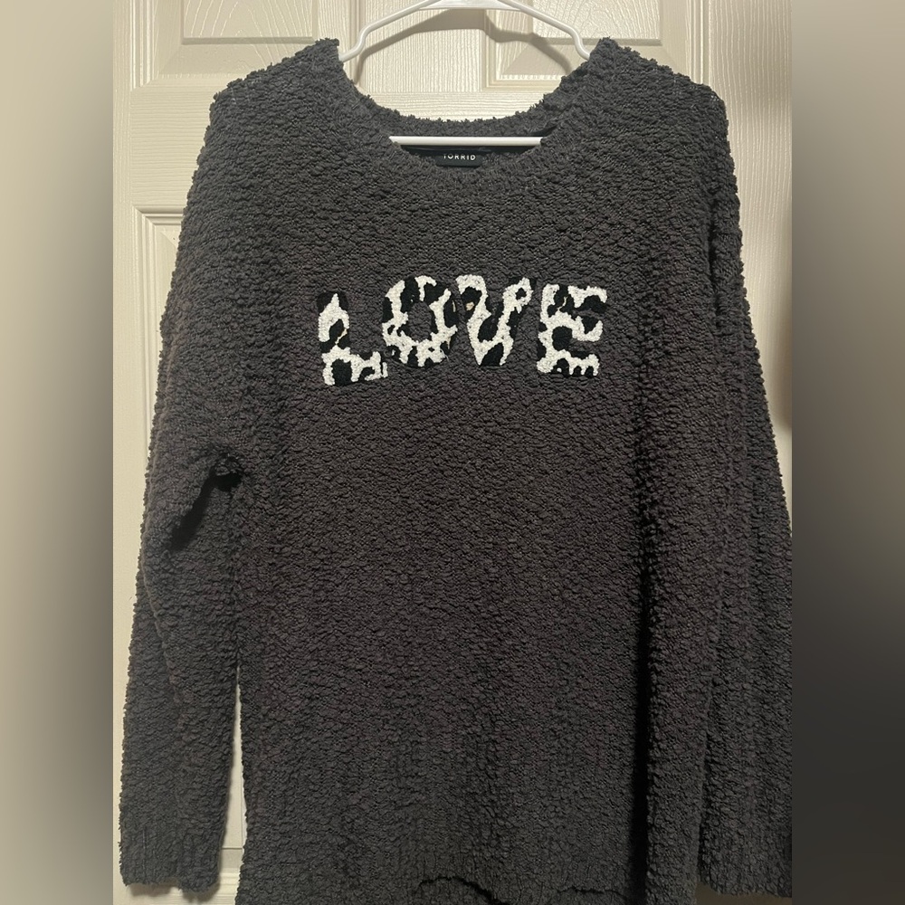 Torrid Charcoal Sweater with leopard print LOVE

Size 0 (Equivalent to Large)